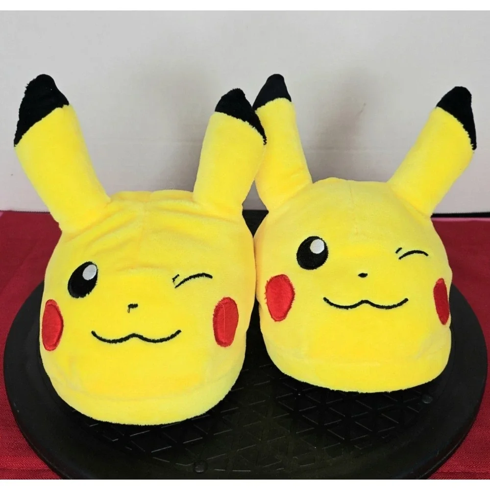Big Kid's Pikachu Pokémon Slippers Size‎ 11/12 NWOT'S Yellow
